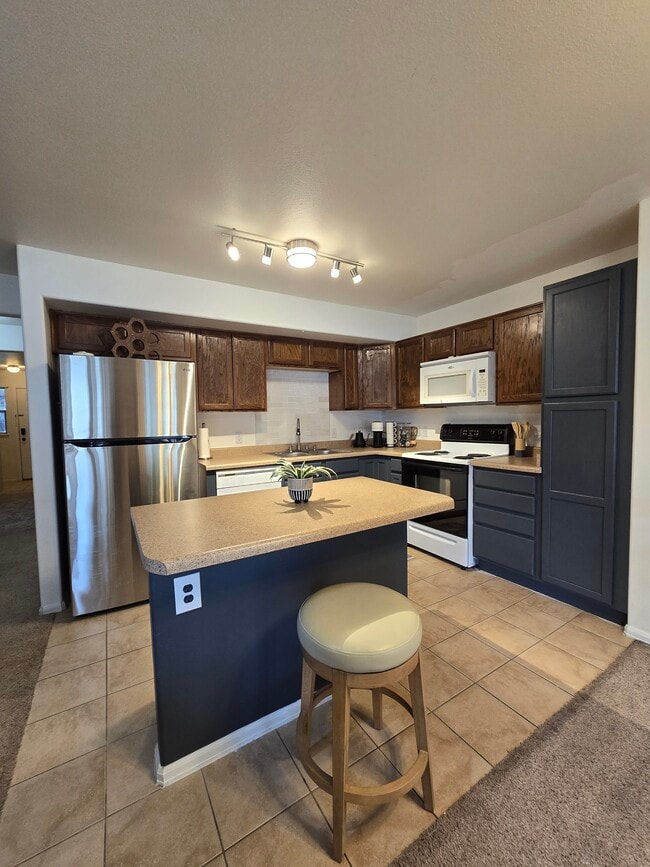 Building Photo - 2465 Theresea Ln