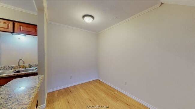 Building Photo - 904 University Oaks Blvd