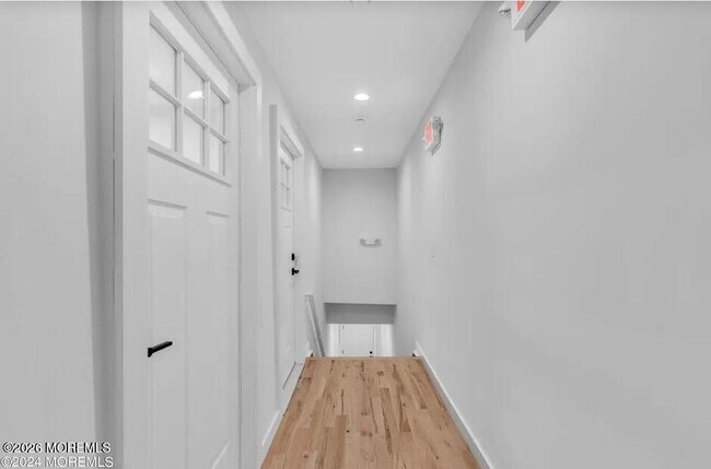 Building Photo - 515 Arnold Ave