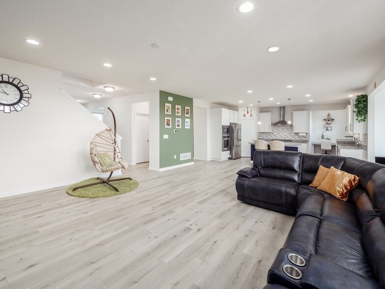 Building Photo - 274 Cambie Dr