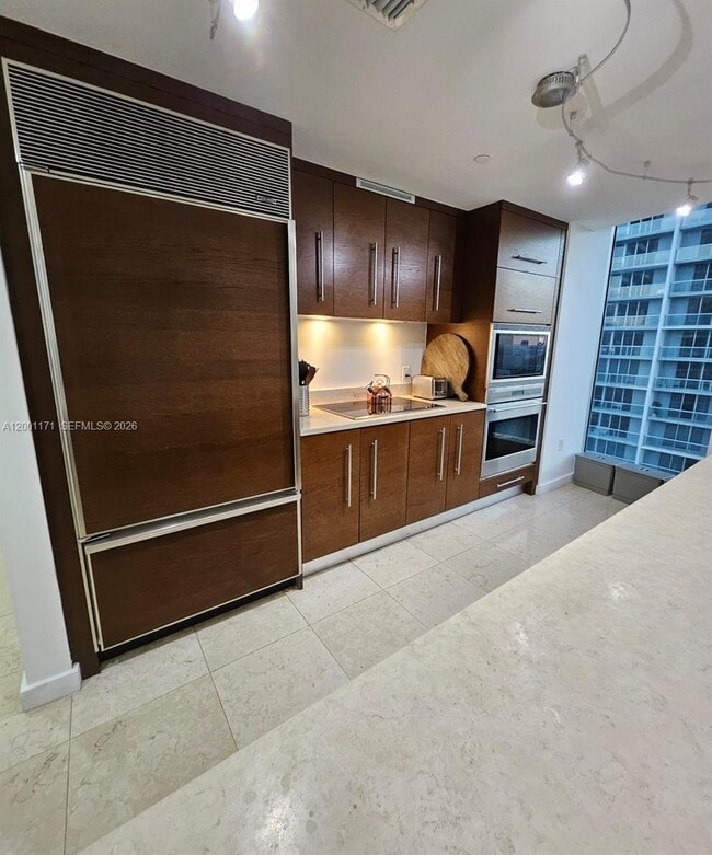 Building Photo - 475 Brickell Ave