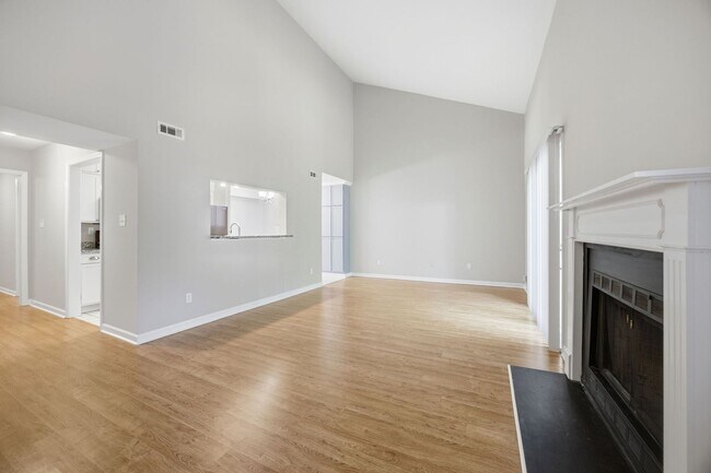 Building Photo - Beautiful Durham 3 Bed Condo | Minutes from RTP & Southpoint