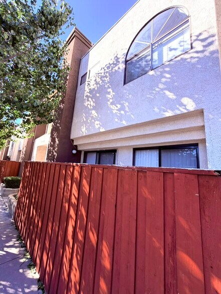 Building Photo - 13825 Beaver St