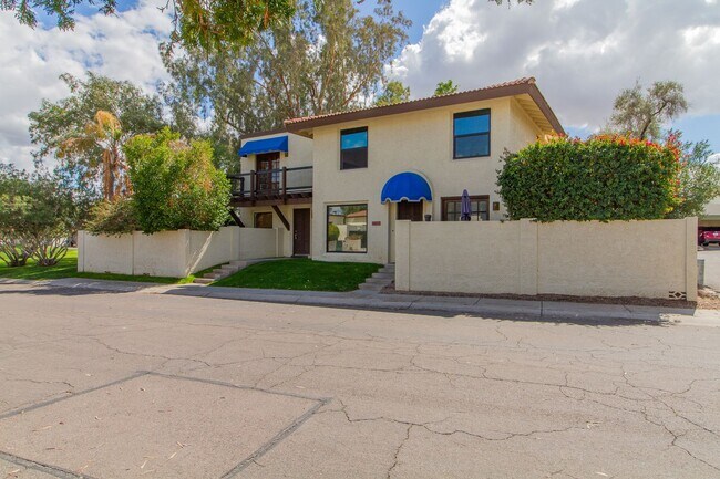 Building Photo - EXCELLENT 2BED, 1.5BATH TOWNHOUSE LOCATED ...