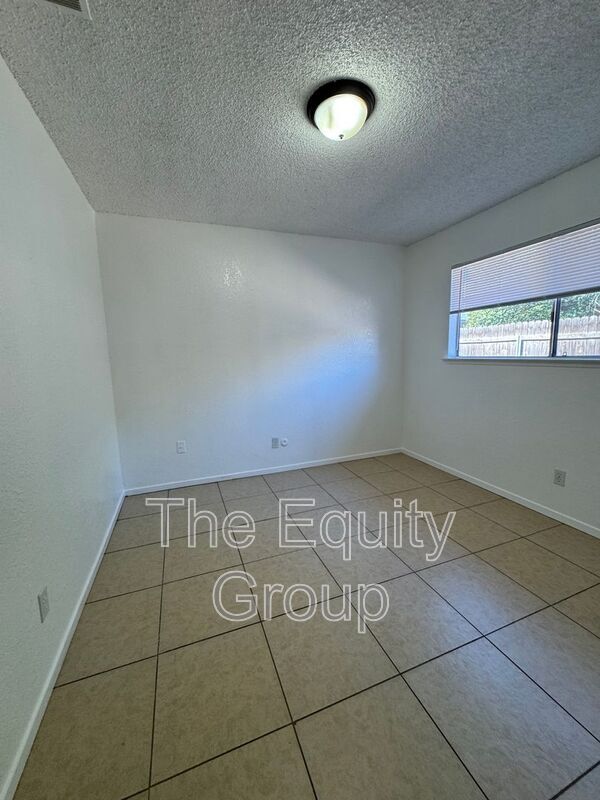 Building Photo - 2023 S Tracy Ct