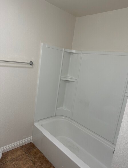 Building Photo - 33 W Santa Ana Ave