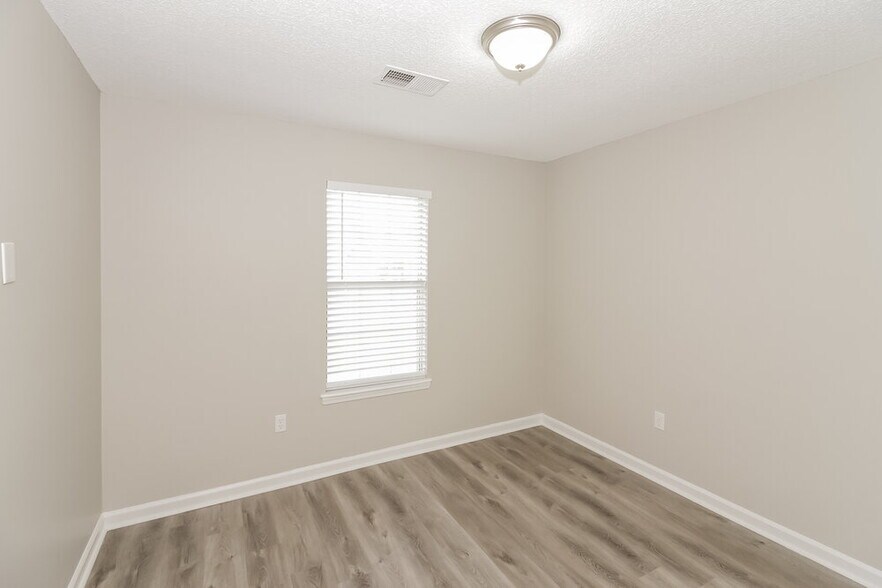 Building Photo - 9831 Riggan Dr