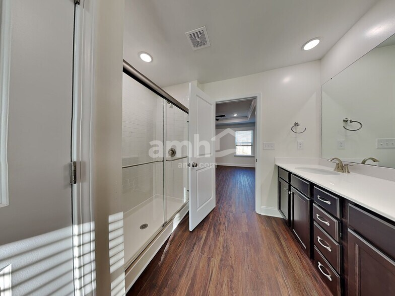 Building Photo - 12204 Golden Farm Ln