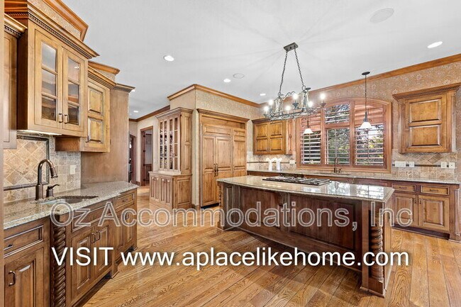 Building Photo - 16690 Country Club Dr