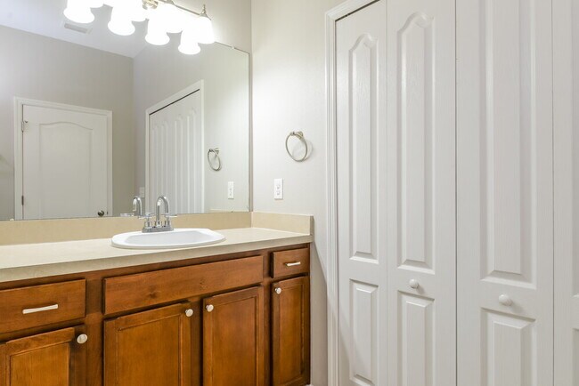 Building Photo - 567 19th St NW