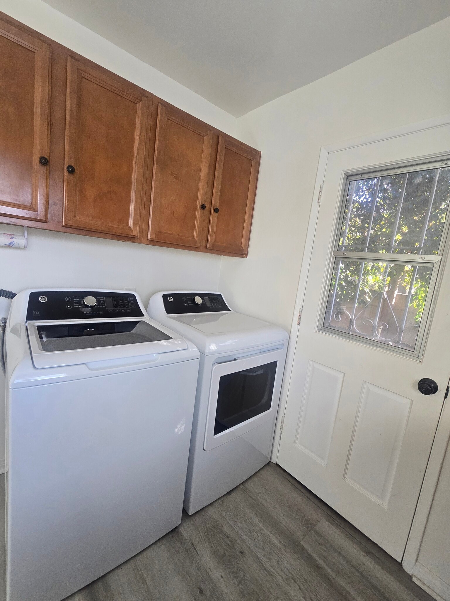 in unit washer dryer / kitchen back door - 4761 W 169th St