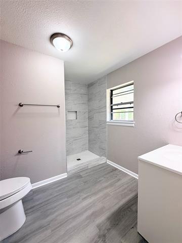 Building Photo - 1228 Oak Dr