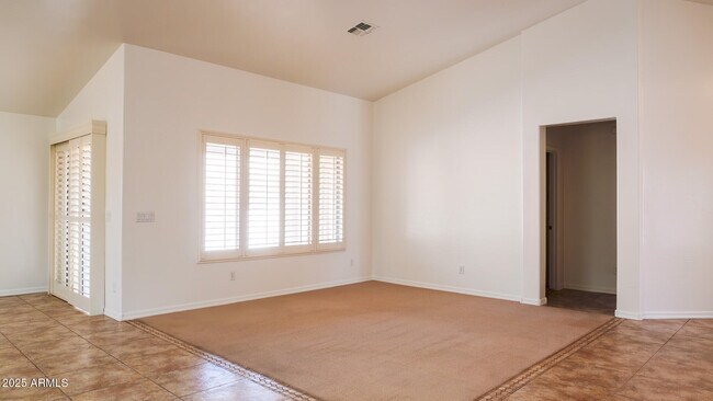 Building Photo - 25564 W Magnolia St