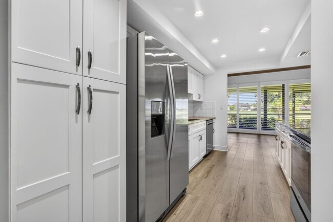 Building Photo - 259 Old Meadow Way