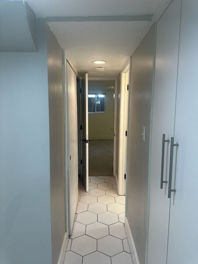 Building Photo - Beautiful 4 Bedroom Home in Millcreek Available Now!