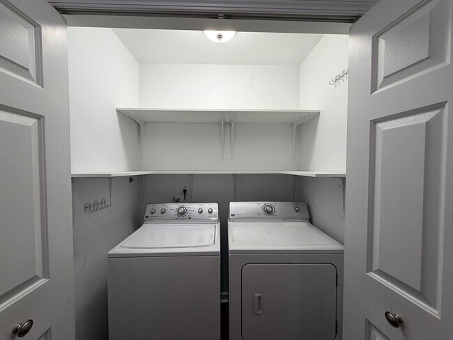 Building Photo - 1863 New Castle Dr