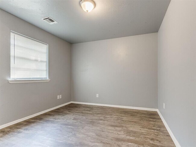 Building Photo - 3 Bed, 1.5 Bath Rental Home in SW OKC