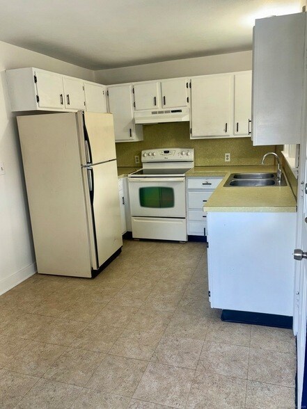 Building Photo - 227 Railroad St