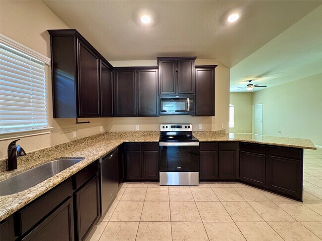 Building Photo - 21323 Echo Manor Dr