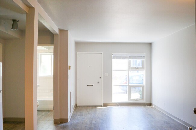 Building Photo - Great Mid-Century 1-Bdr w Dishwasher, Community Lawns + Pets OK!