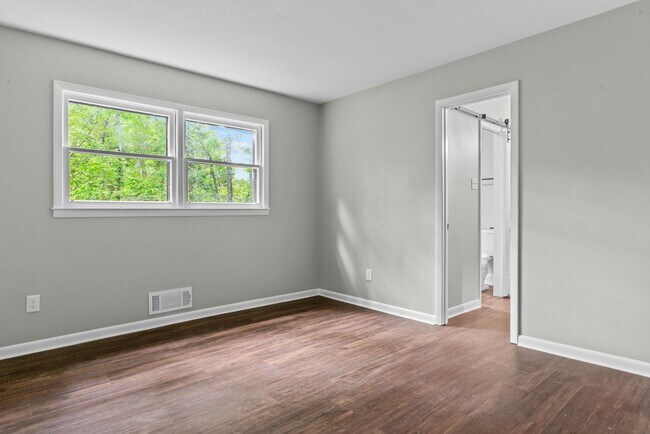 Building Photo - Charming Weatherly Woods Home with In-Law ...