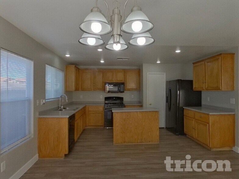 Building Photo - 1251 Golden Apple St