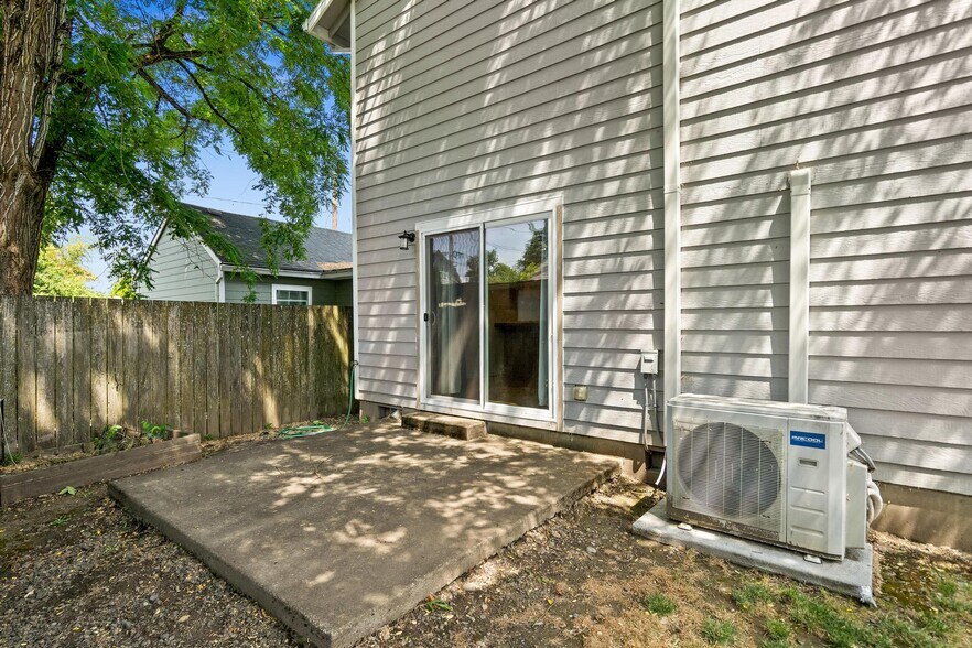 Building Photo - 2333 21st Ave