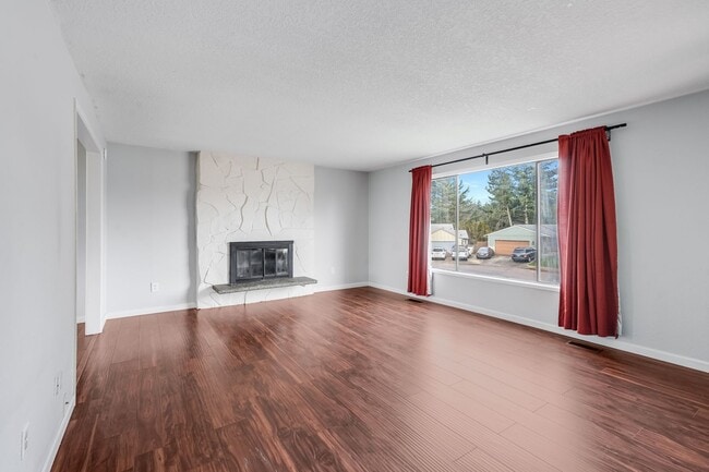 Building Photo - Beautiful 4 bed, 3 bath rental home in North Central Gresham!