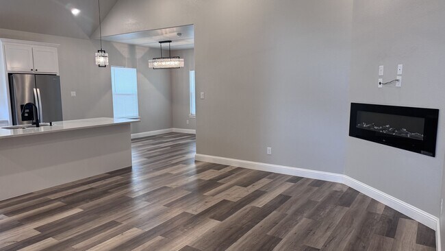 Building Photo - 117 Hessed St