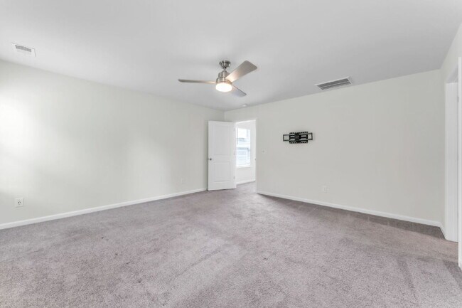 Building Photo - Elegant 3BR/2.5BA Home with Loft & 2-Car Garage in Persimmon Hill $2,100/mo rent