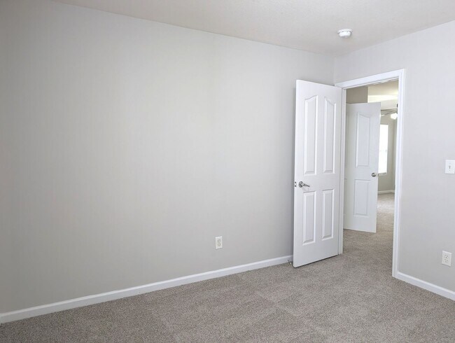Building Photo - Pristine home located in the Pinebrook Com...