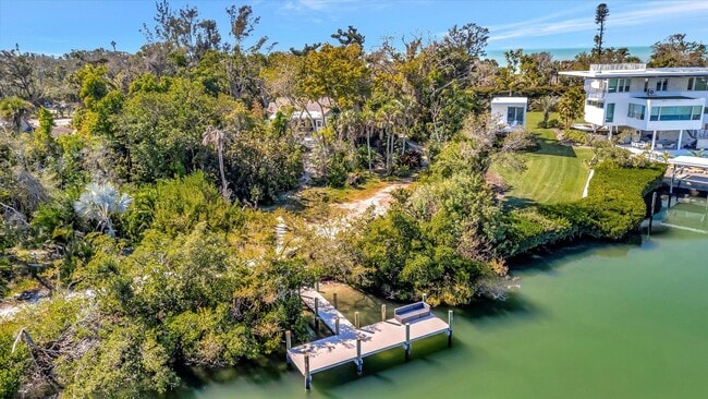Building Photo - ALL THE CHARM! - Siesta Key 1+ acre on the Bay - 3 bed/ 2 bath pool home