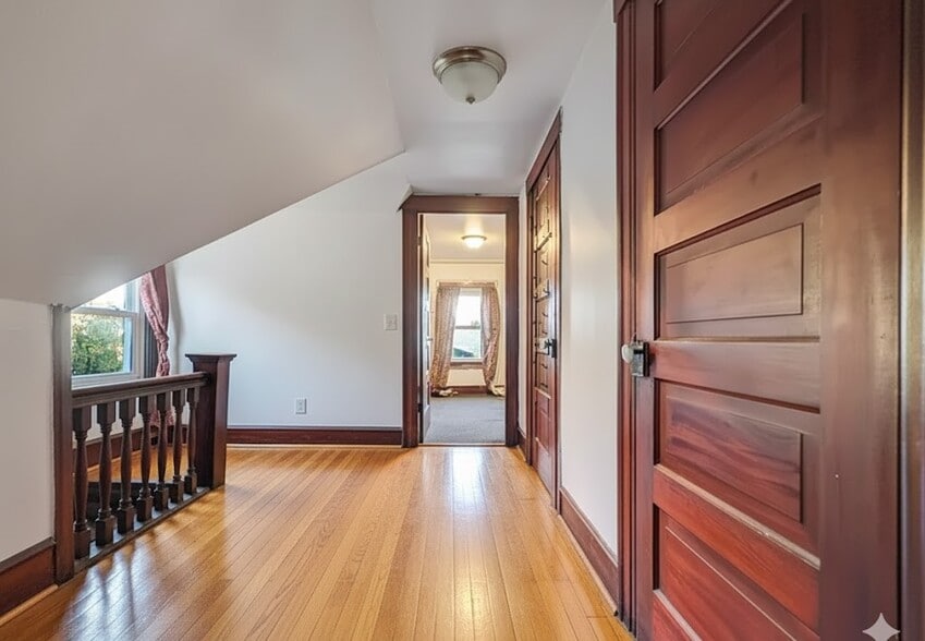 Building Photo - 227 Stephen Ave