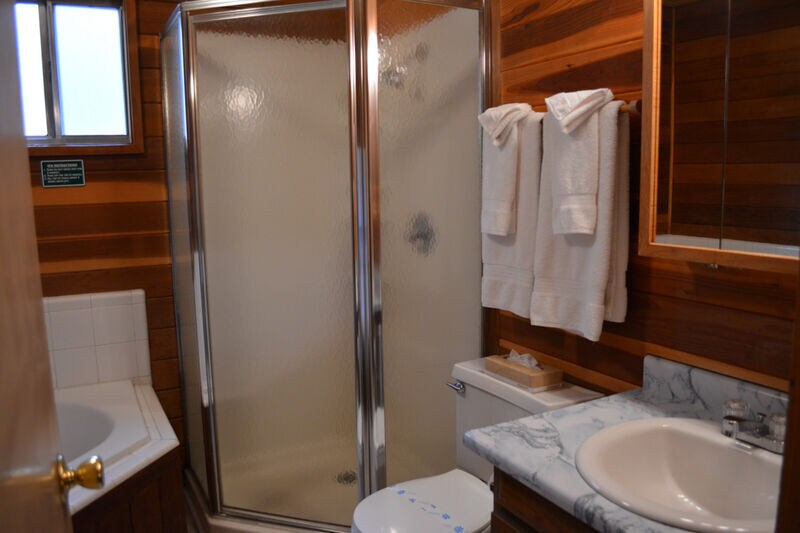 Building Photo - 237 E White Mountain Blvd