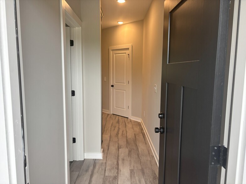 Building Photo - 439 Hobbs Ave