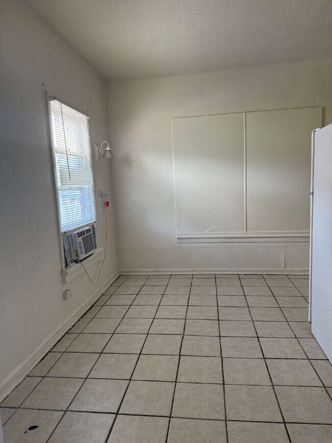 Building Photo - Super Affordable One Bedroom Close to i10 ...