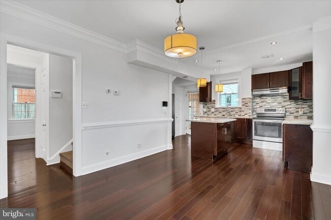 Building Photo - 1002 Chillum Rd