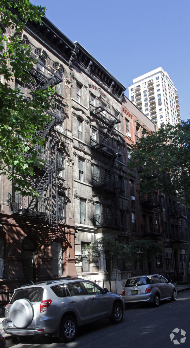 Primary Photo - 218 East 85th Street