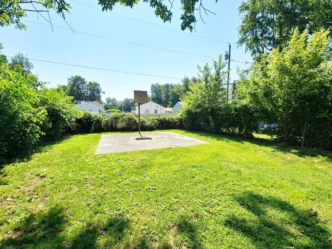Building Photo - Renovated 4 bedroom Home now available!