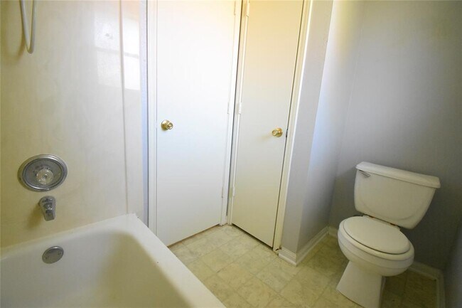 Building Photo - 10942 Heather Trail Dr