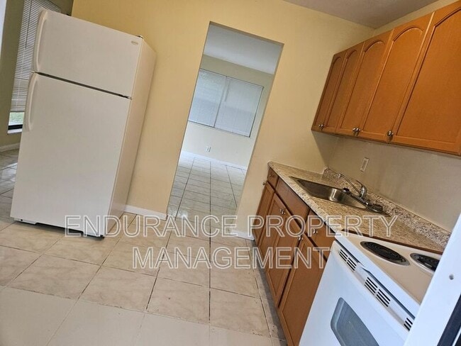 Building Photo - 1321 W 25th St