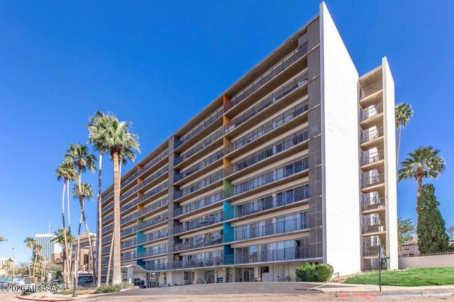 Building Photo - 425 W Paseo Redondo