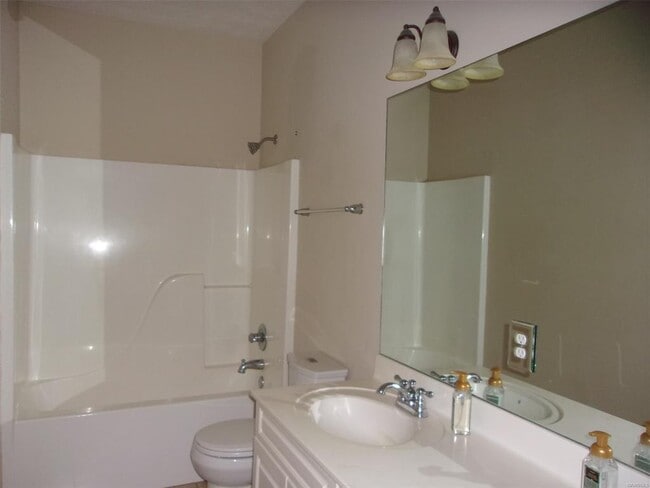 Building Photo - 718 Briarcliff Pl