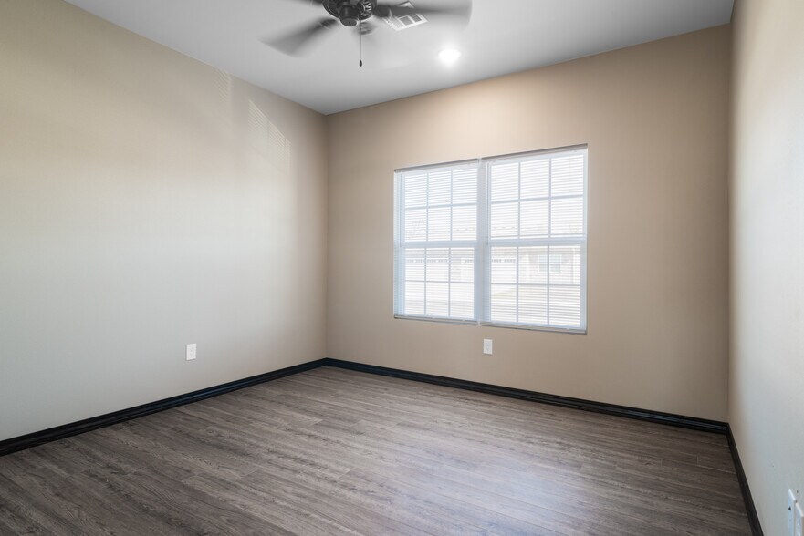 Building Photo - 1122 Crosby Dr
