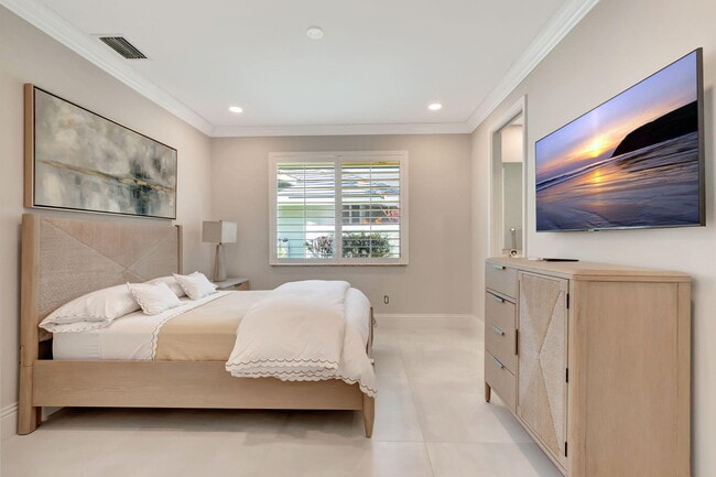 Building Photo - 5747 Paddington Way