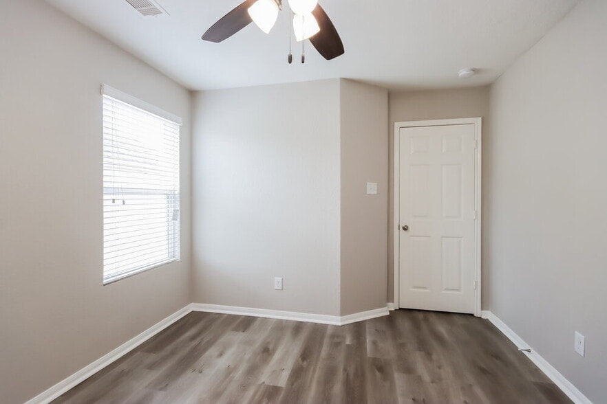 Building Photo - 5222 Rio Dr