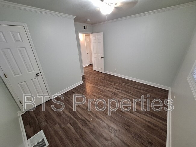 Building Photo - 921 W Purtscher Dr