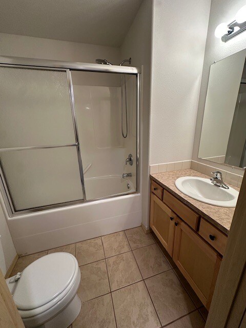 Main Upstairs Bath - 1332 Cleveland St SE