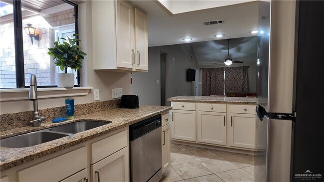 Building Photo - 16 Highland Park Ave