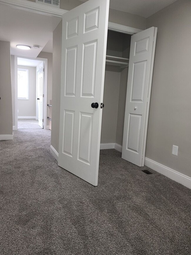 Building Photo - Newly Renovated Townhome Coming Soon!